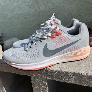 Nike Women’s Air Zoom Structure 21 in Wolf Gray